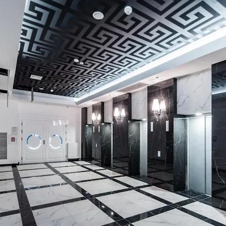 Hanza Tower White 24 Pool & Jacuzzi Stettino